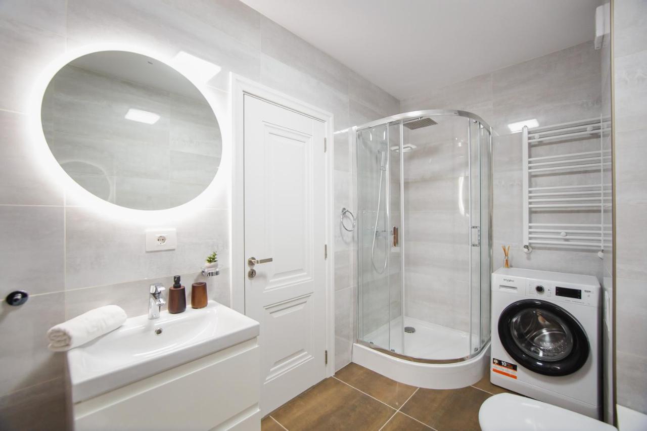 Appartement Charming Family Haven à Oradea Extérieur photo