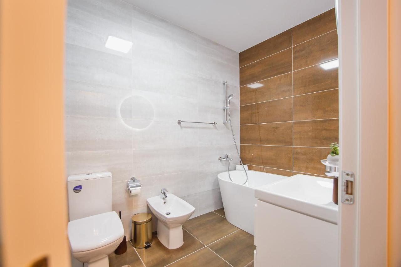 Appartement Charming Family Haven à Oradea Extérieur photo